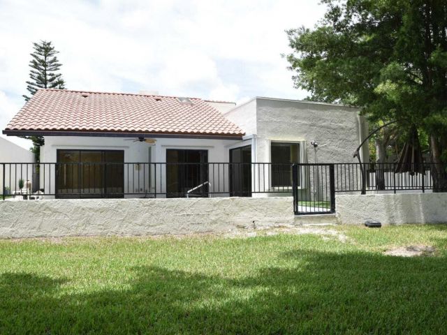 Дом в аренду по адресу 6735 Lago Vista Terrace - фото 6830714