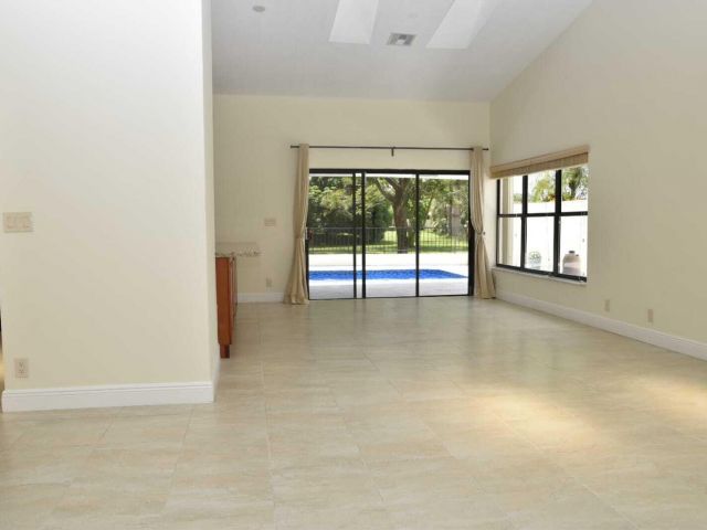 Дом в аренду по адресу 6735 Lago Vista Terrace - фото 6830717