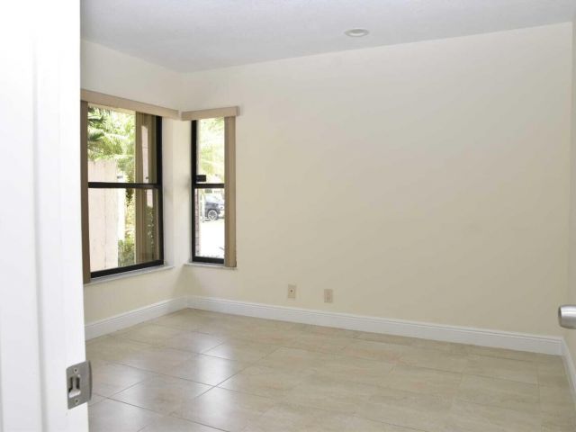 Дом в аренду по адресу 6735 Lago Vista Terrace - фото 6830719