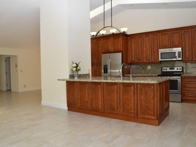 Дом в аренду по адресу 6735 Lago Vista Terrace - фото 6830731