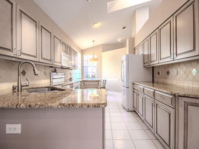 Продажа дома по адресу 1019 Lytham Court - фото 6833055