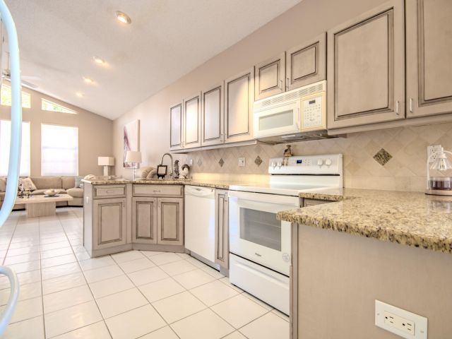 Продажа дома по адресу 1019 Lytham Court - фото 6833056