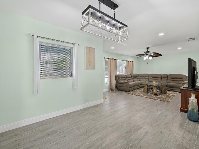 Дом в аренду по адресу 135 E 28th Street - фото 6808075