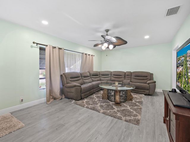 Дом в аренду по адресу 135 E 28th Street - фото 6808085