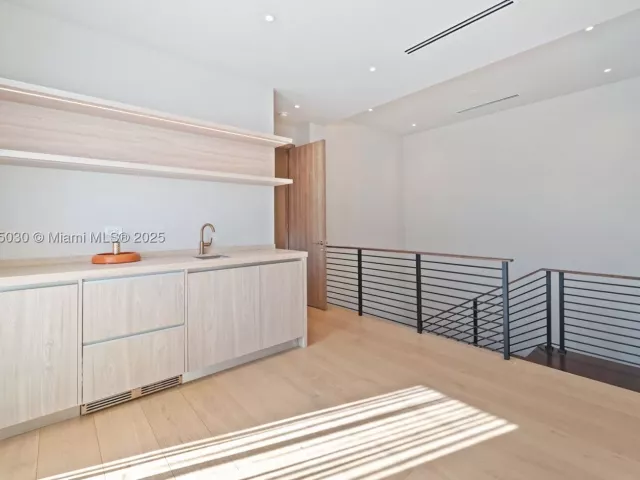 Продажа дома по адресу 5831 Alton Rd - фото 9143376