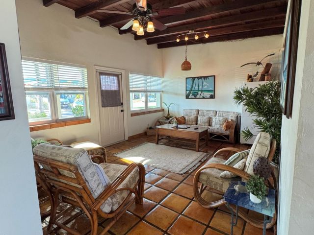 Дом в аренду по адресу 256 E 24th Street - фото 6808058