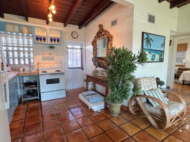 Дом в аренду по адресу 256 E 24th Street - фото 6808061