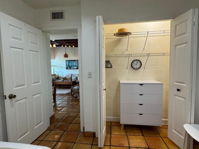 Дом в аренду по адресу 256 E 24th Street - фото 6808065