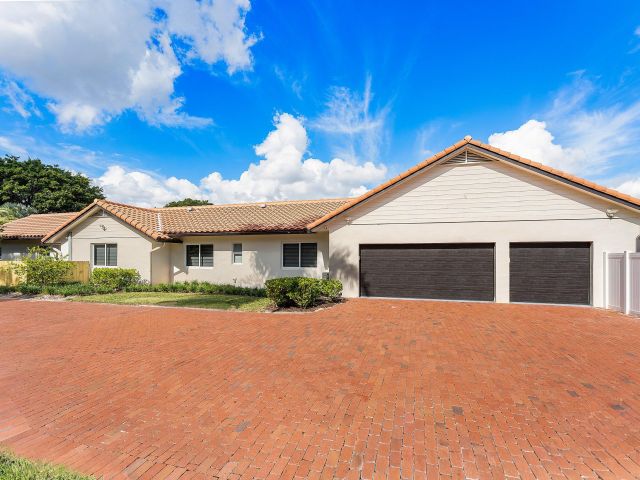 Продажа дома по адресу 6641 Giralda Circle - фото 6846545