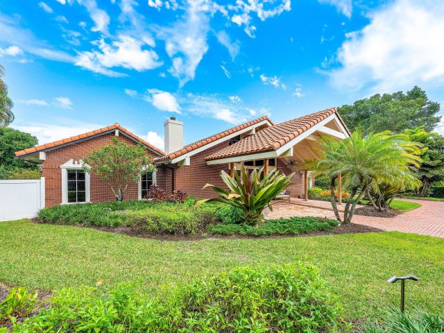 Продажа дома по адресу 6641 Giralda Circle - фото 6846547