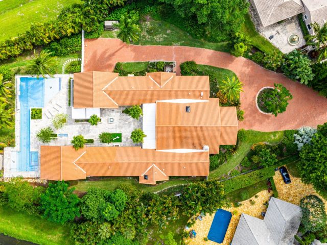 Продажа дома по адресу 6641 Giralda Circle - фото 6846551