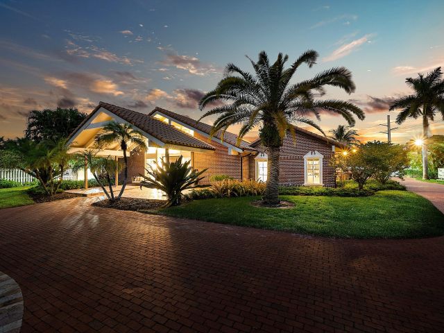 Продажа дома по адресу 6641 Giralda Circle - фото 6846553