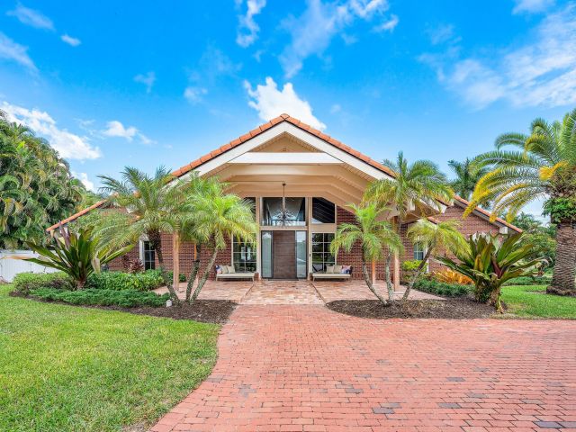 Продажа дома по адресу 6641 Giralda Circle - фото 6846554