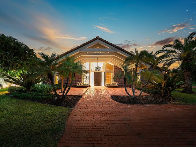 Продажа дома по адресу 6641 Giralda Circle - фото 6846556