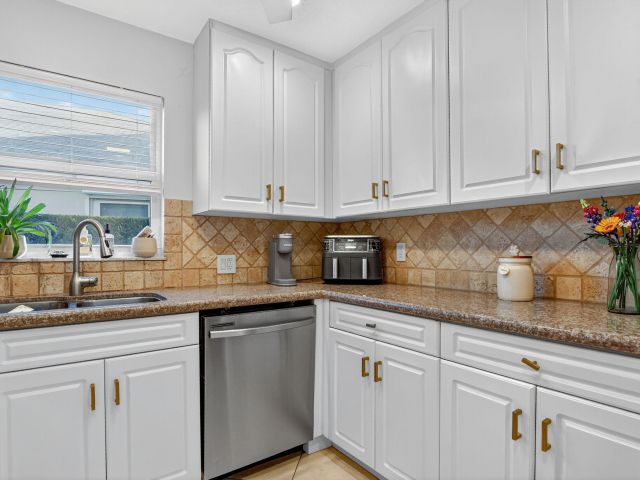 Продажа дома по адресу 501 SW 1st Street - фото 6814333