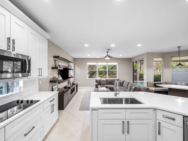 Продажа дома по адресу 15822 Menton Bay Court - фото 6804248