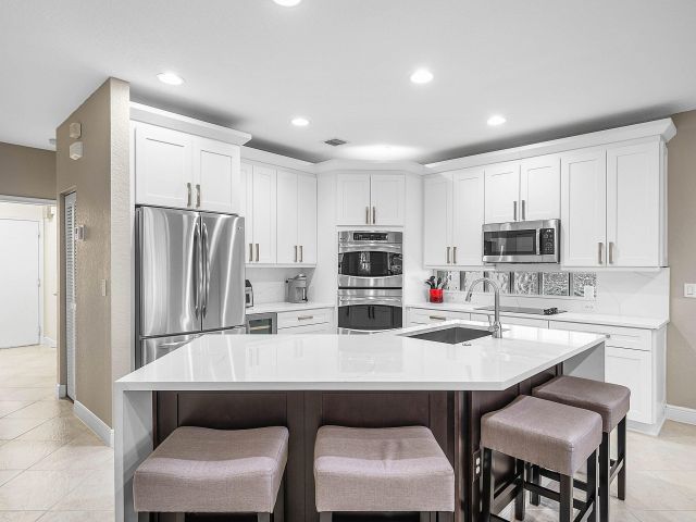 Продажа дома по адресу 15822 Menton Bay Court - фото 6804250