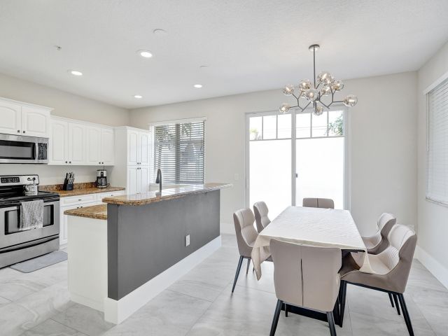 Дом в аренду по адресу 3600 NW 5th Terrace - фото 6808863