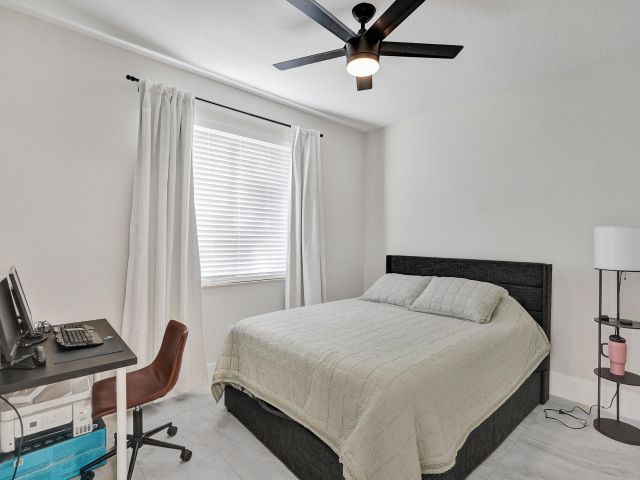 Дом в аренду по адресу 3600 NW 5th Terrace - фото 6808871