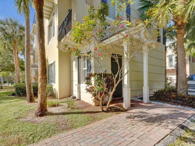 Дом в аренду по адресу 3600 NW 5th Terrace - фото 6808872