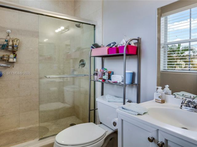 Дом в аренду по адресу 3206 NE 212th St - фото 6823790