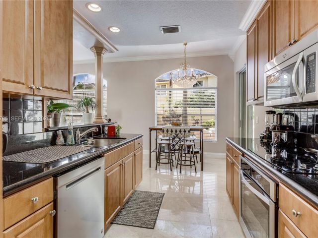 Дом в аренду по адресу 3206 NE 212th St - фото 6823795