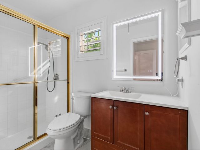 Дом в аренду по адресу 699 NW 16th Avenue - фото 6808944