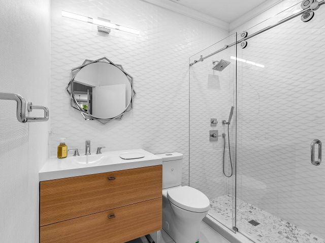 Продажа дома по адресу 2413 NW 64th Street - фото 6808878