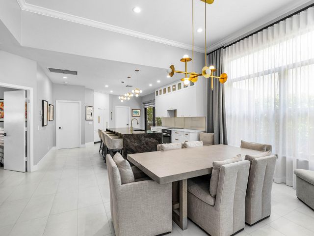 Продажа дома по адресу 2413 NW 64th Street - фото 6808887