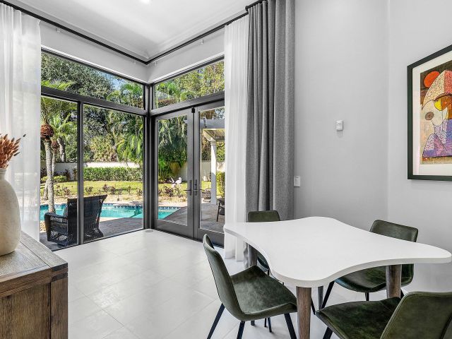 Продажа дома по адресу 2413 NW 64th Street - фото 6808890