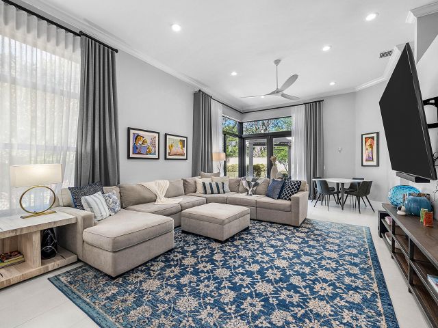 Продажа дома по адресу 2413 NW 64th Street - фото 6808891