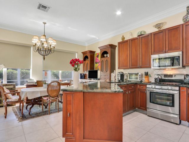 Продажа дома по адресу 8241 Heritage Club Drive - фото 6808337