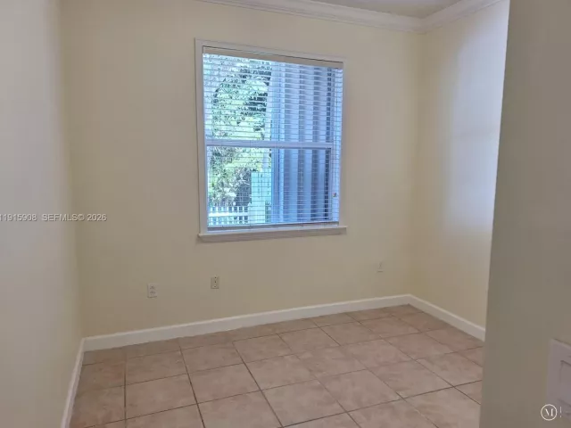 Дом в аренду по адресу 10159 NW 43rd Ter - фото 6806304