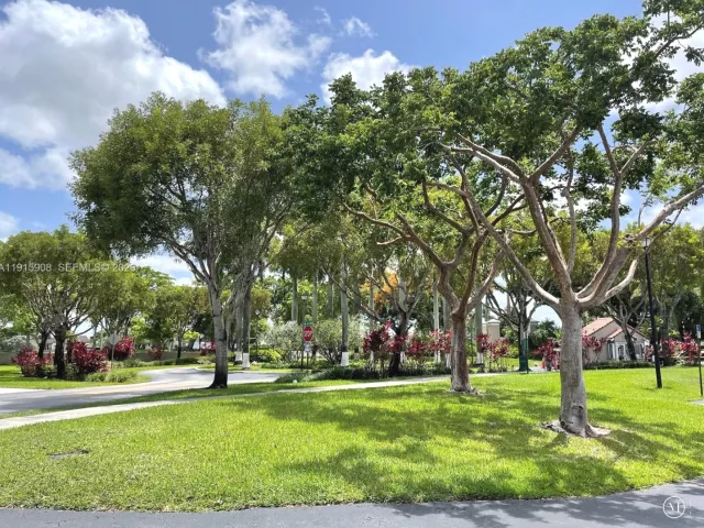 Дом в аренду по адресу 10159 NW 43rd Ter - фото 6806313