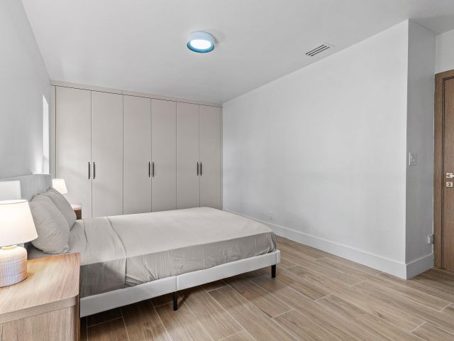 Дом в аренду по адресу 2668 NW 41st Street - фото 6830355