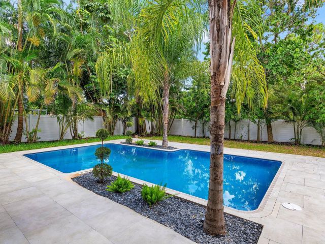 Дом в аренду по адресу 2668 NW 41st Street - фото 6830365