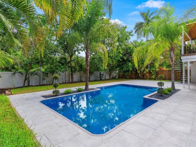 Дом в аренду по адресу 2668 NW 41st Street - фото 6830366