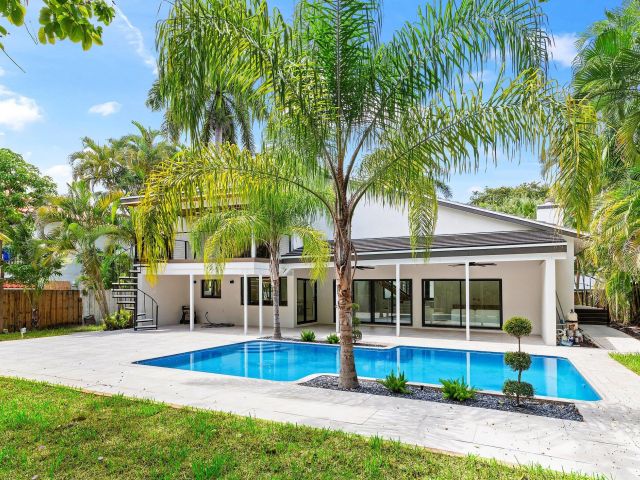 Дом в аренду по адресу 2668 NW 41st Street - фото 6830367