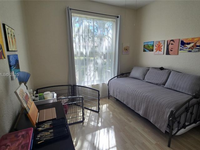 Продажа дома по адресу 7950 NW 20th St - фото 6822506