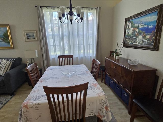 Продажа дома по адресу 7950 NW 20th St - фото 6822513