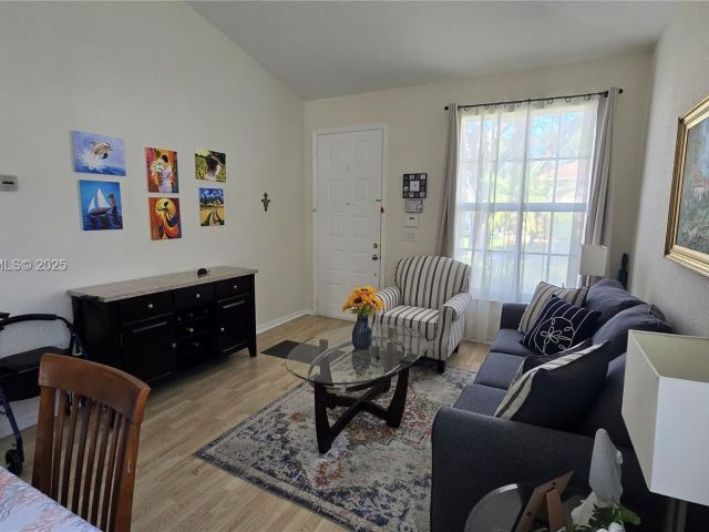 Продажа дома по адресу 7950 NW 20th St - фото 6822516