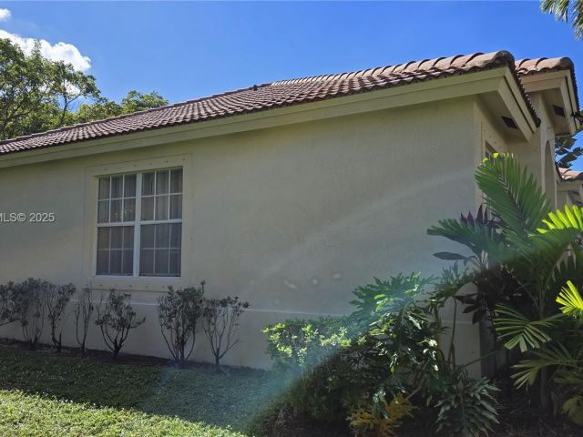 Продажа дома по адресу 7950 NW 20th St - фото 6822520