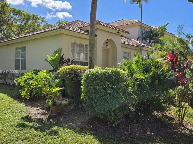 Продажа дома по адресу 7950 NW 20th St - фото 6822521