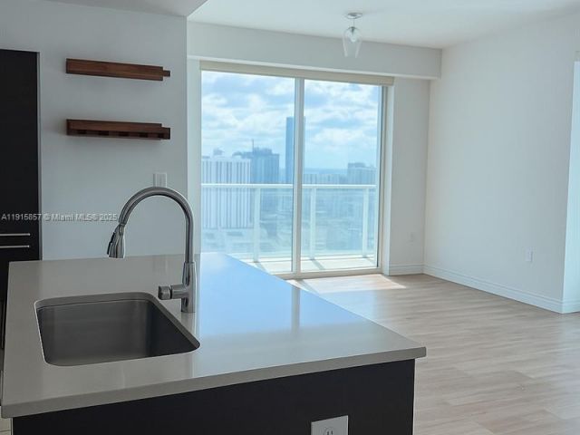 Квартира в аренду номер3811 - фото 6809704