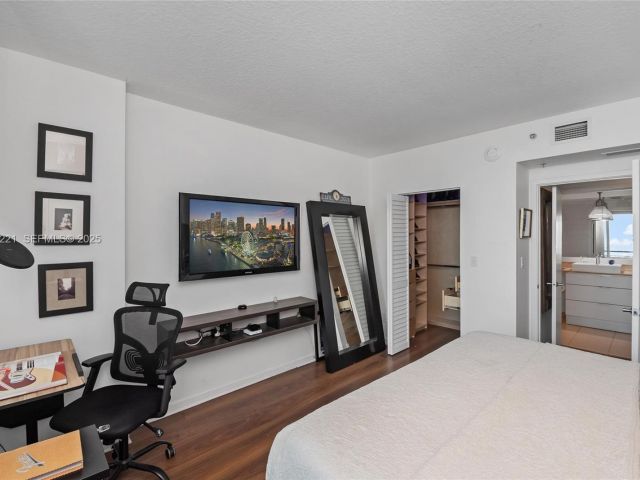 Продажа квартиры #2918 - фото 6812135