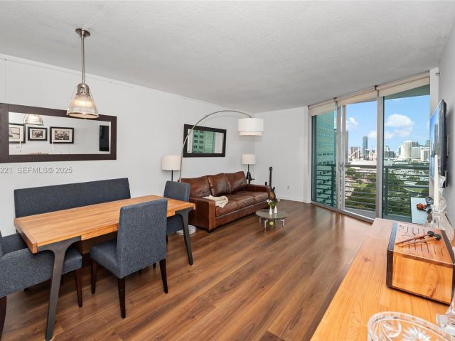 Продажа квартиры #2918 - фото 6812140