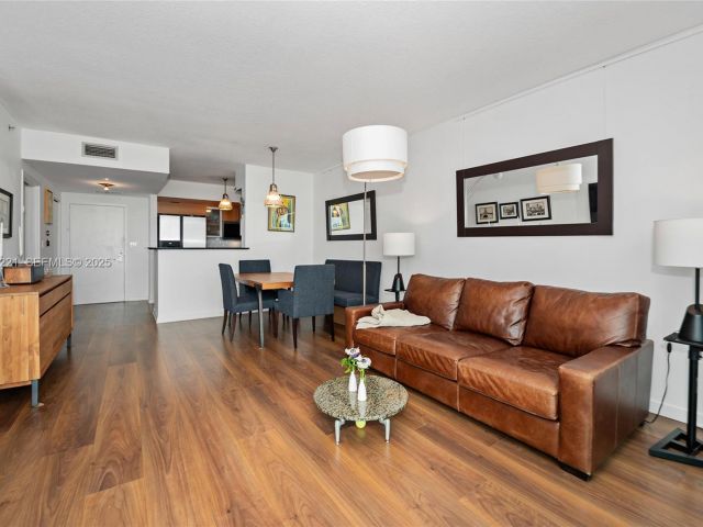 Продажа квартиры #2918 - фото 6812145