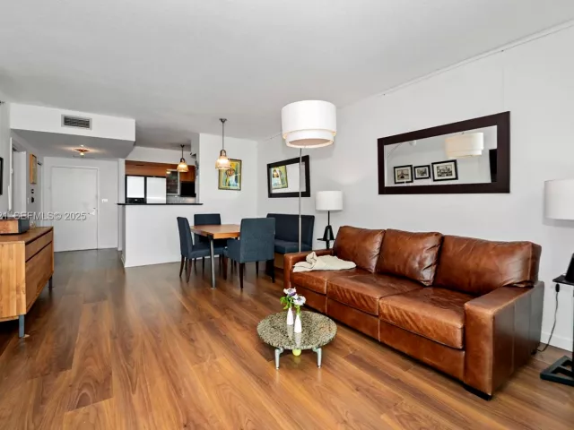 Продажа квартиры #2918 - фото 6812145