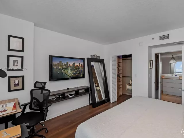 Продажа квартиры #2918 - фото 6812135