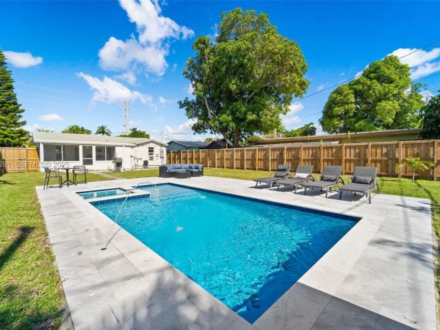 Дом в аренду по адресу 1464 NE 24th St - фото 6807211